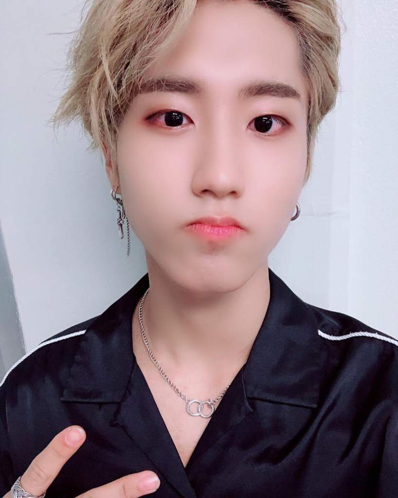 [181012] Han Instagram Update | Stray Kids Amino