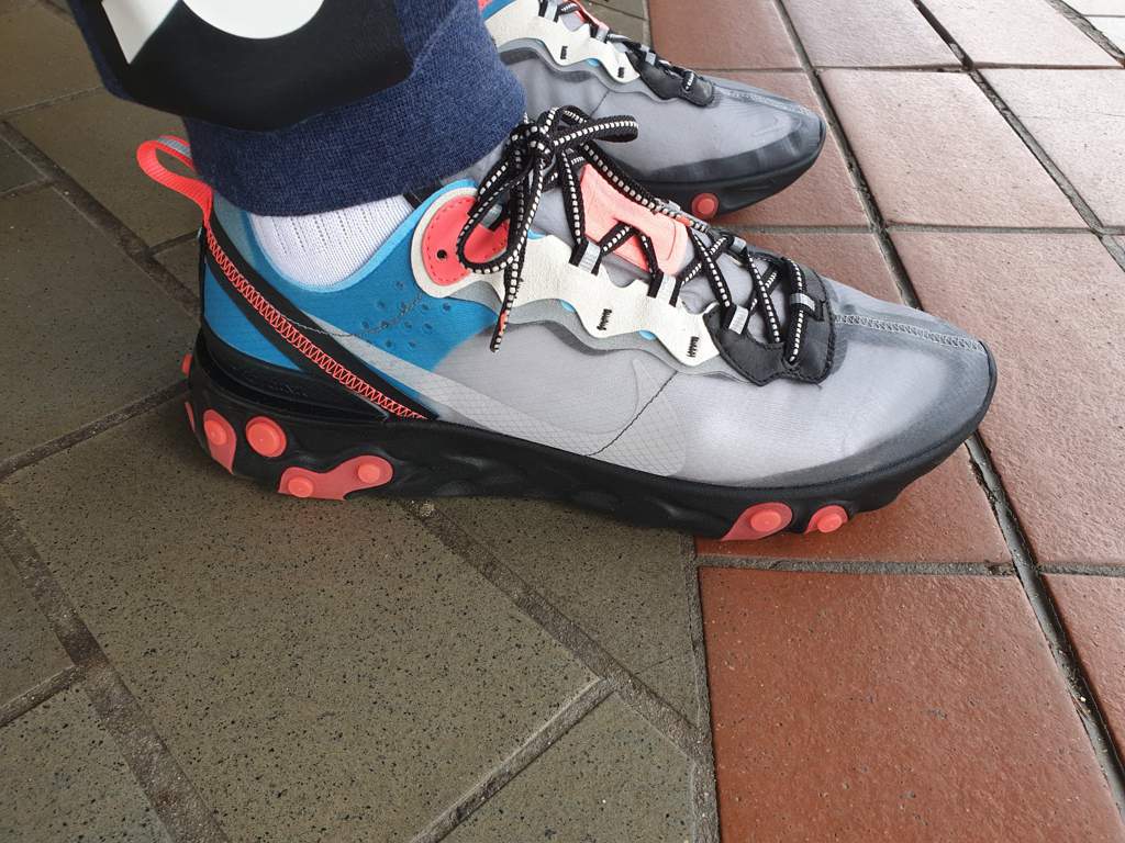 nike react element 87 black cool grey & blue chill