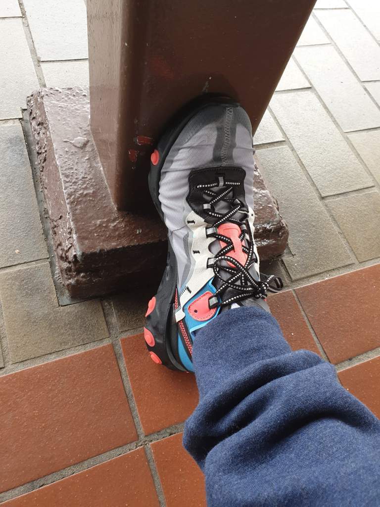 nike react element 87 black cool grey & blue chill