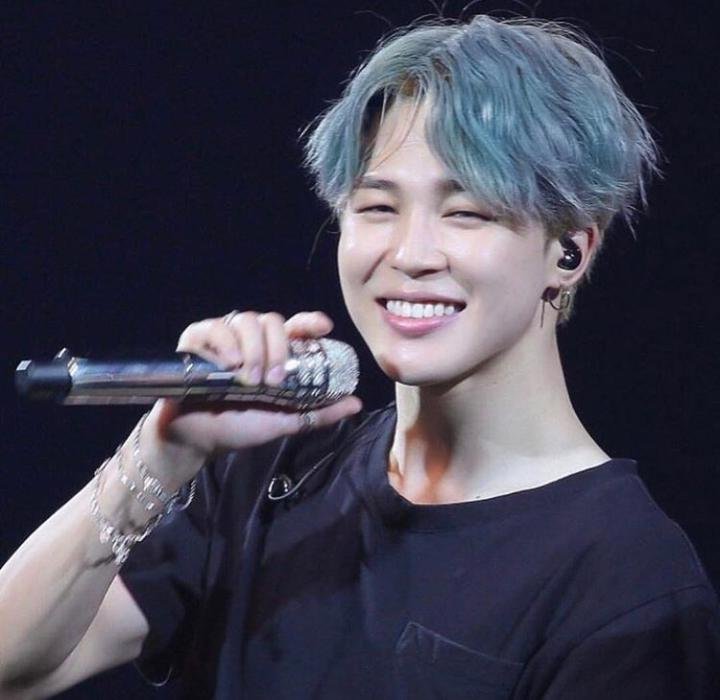 Jimin tiene el pelo azul repito el pelo azul !!! 🙂🤤🤤 | Park Jimin Amino ...