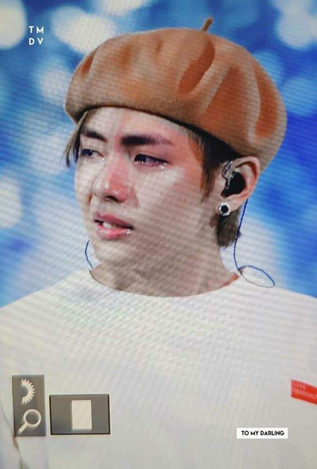 Taehyung crying in Paris Concert l | ARMY's Amino