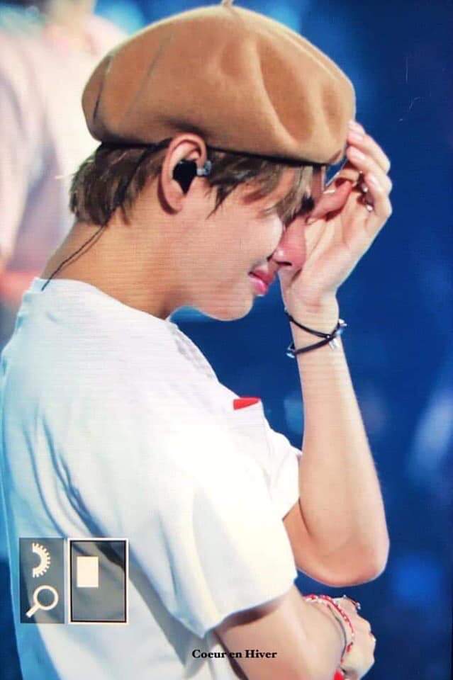 Taehyung Crying In Paris Concert L | ARMY's Amino