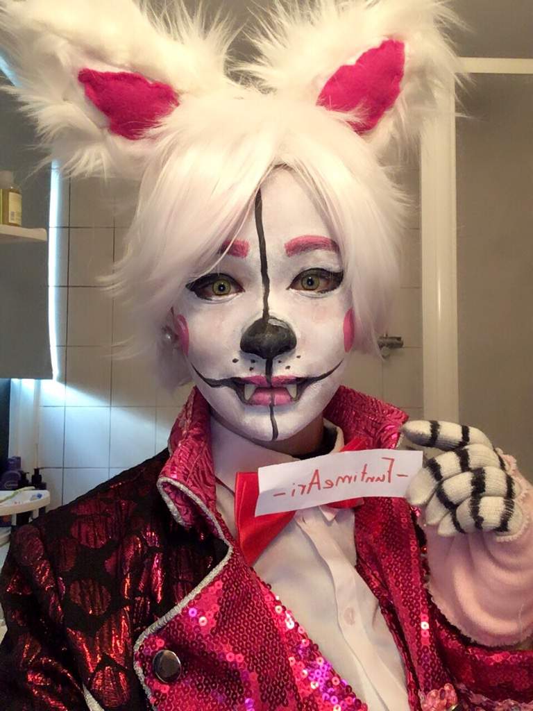 Uh-oh... here is my suuuuper cringey Funtime Foxy cosplay. 