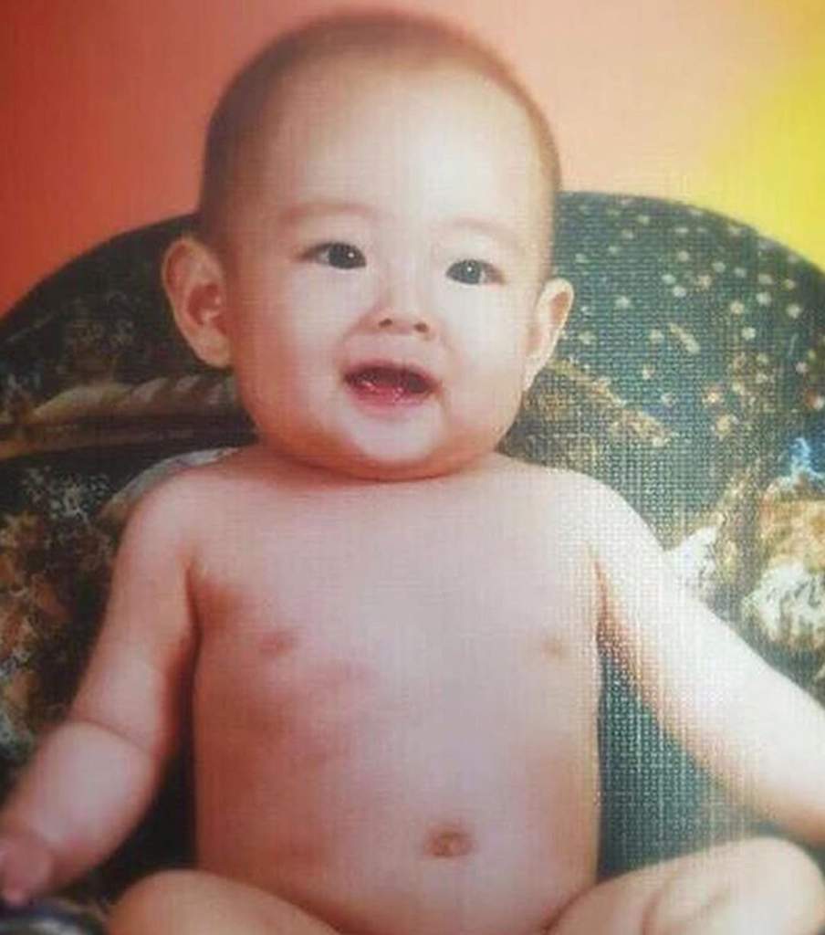 can you believe that this baby is taehyung? i want to cry —— | ARMY's Amino