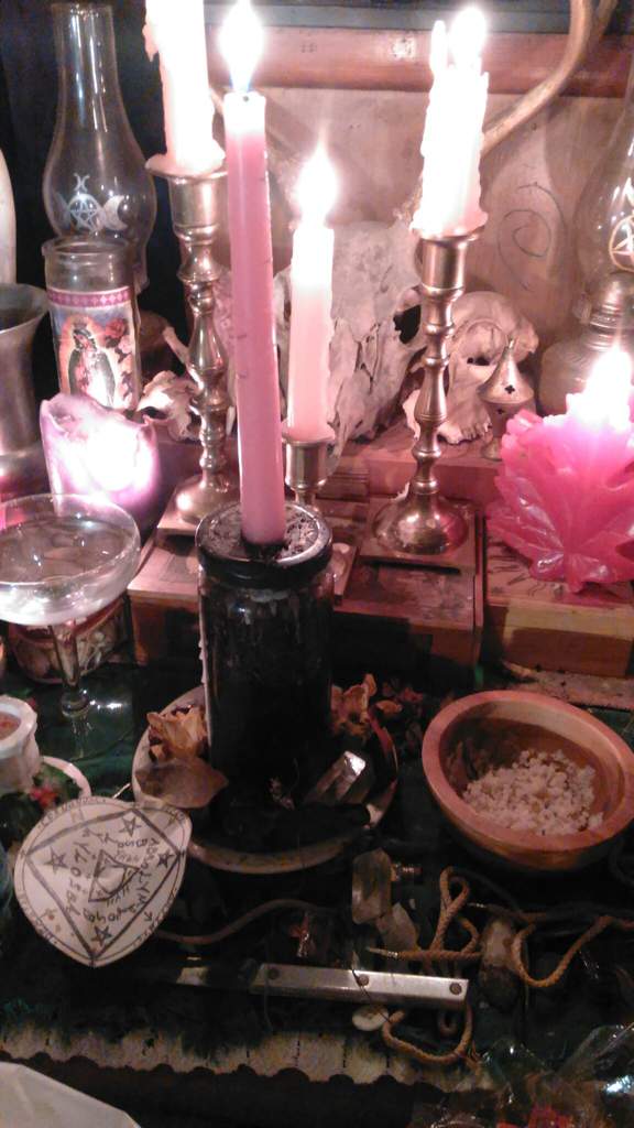 Appalachian rootwork oil and full moon altar 🌛🌝🌜 | Pagans & Witches Amino