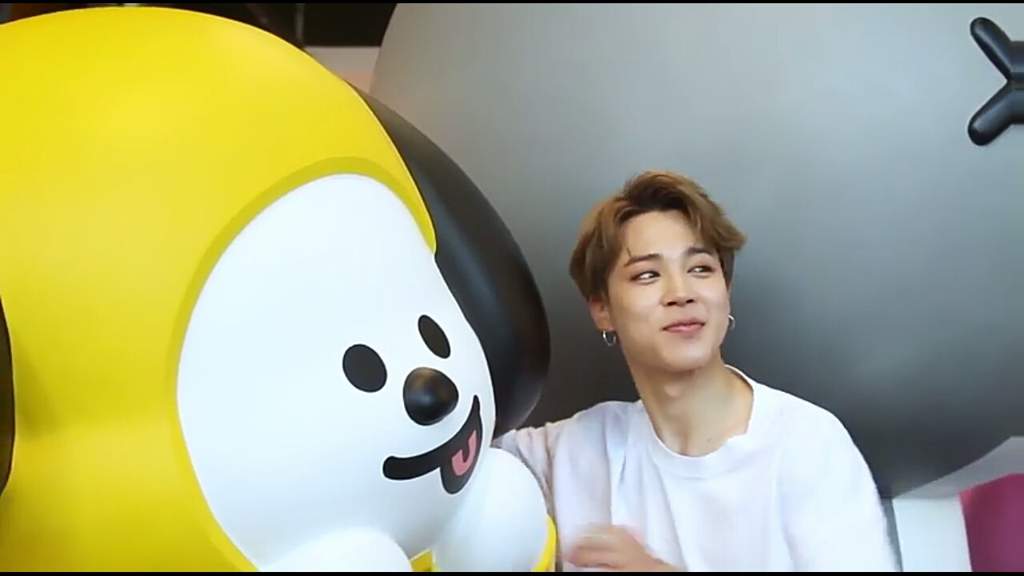 BT21 and BTS in Hollywood | ARMY's Amino