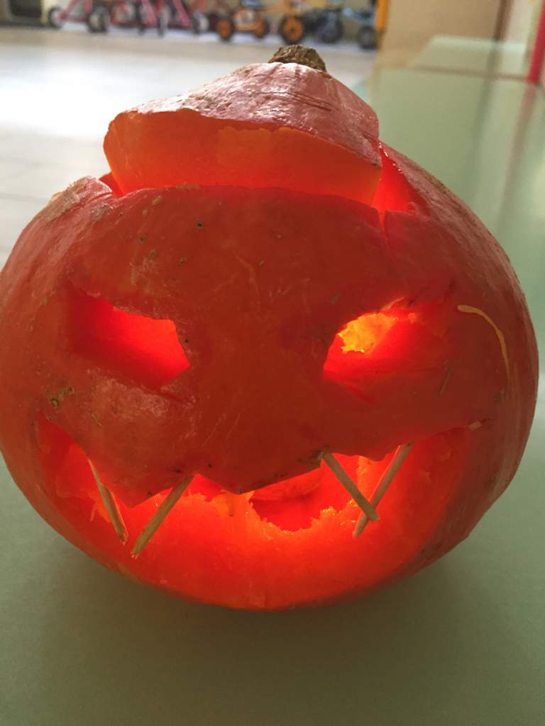 Sinister Pumpkin Carving Roblox Amino - pumpkin knife roblox