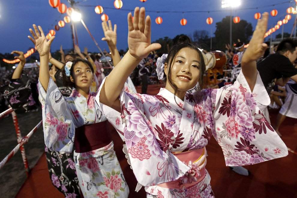 Вместо этого японцы отмечают фестиваль Обон, также известный как Мацури или...