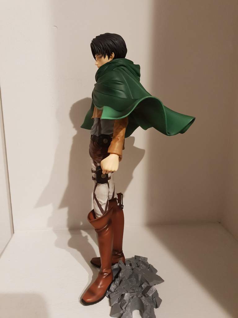 Levi Ackerman figure review | Anime Amino