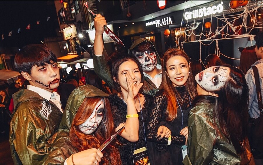 Хэллоуин в Корее, аналогично российскому, не является праздничным днём офиц...