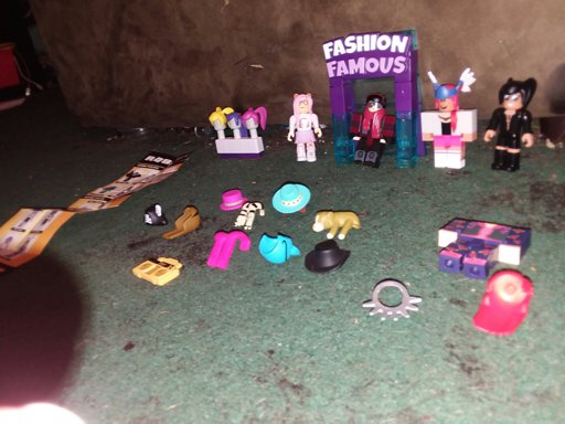 Toys Roblox Amino - roblox toys fashion