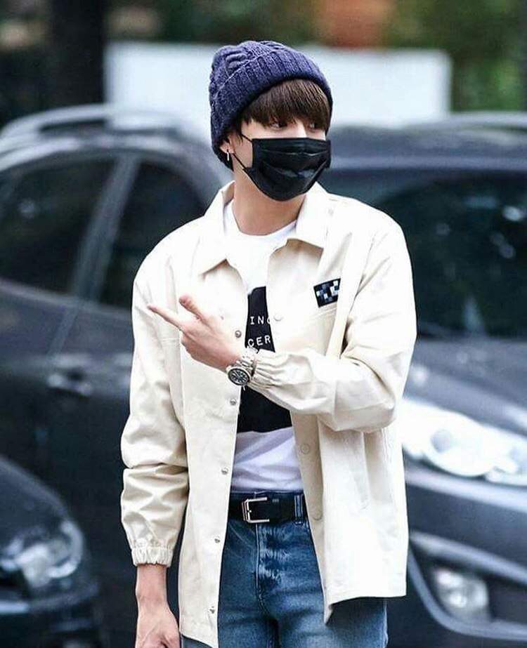 jungkook airport fashion | ARMY's Amino