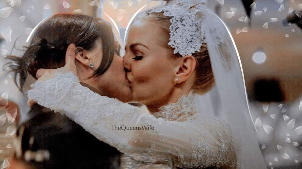 Для любителей SwanQueen. Часть 1-[C]◣✦◥▔▔▔▔▔▔▔▔▔▔▔◤✦◢

[BC]  :sparkles: Всем привет :sparkles: 

[C]◤✦◢▁▁▁▁▁▁▁▁▁▁▁◣✦◥

[C]☆゜・。。・゜゜・。。・゜★

[BC]Сегод