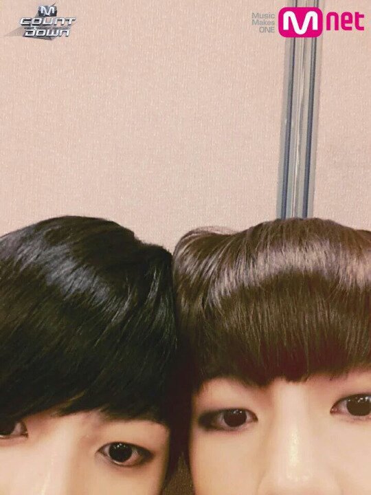 TAEKOOK SELFIES 😄💜 | V K O O K Amino