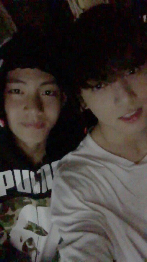 TAEKOOK SELFIES 😄💜 | V K O O K Amino