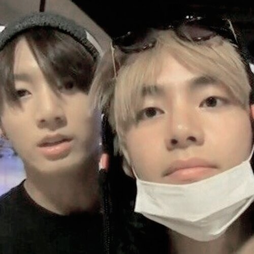 TAEKOOK SELFIES 😄💜 | V K O O K Amino