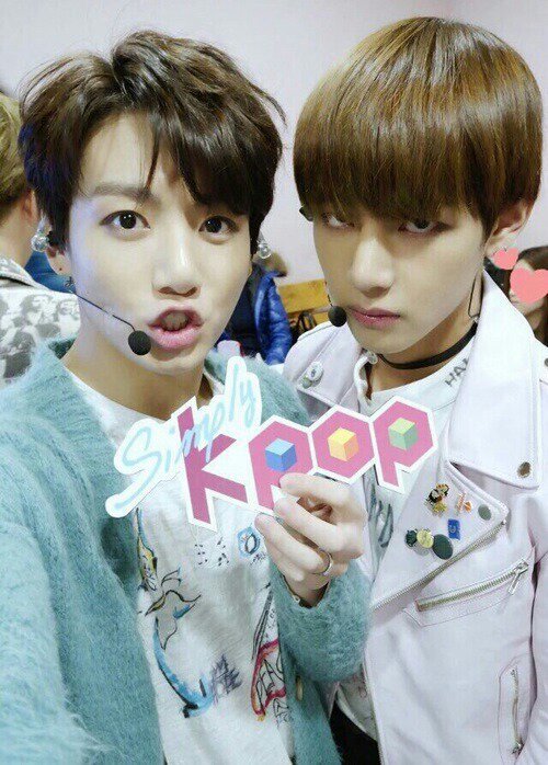 TAEKOOK SELFIES 😄💜 | V K O O K Amino