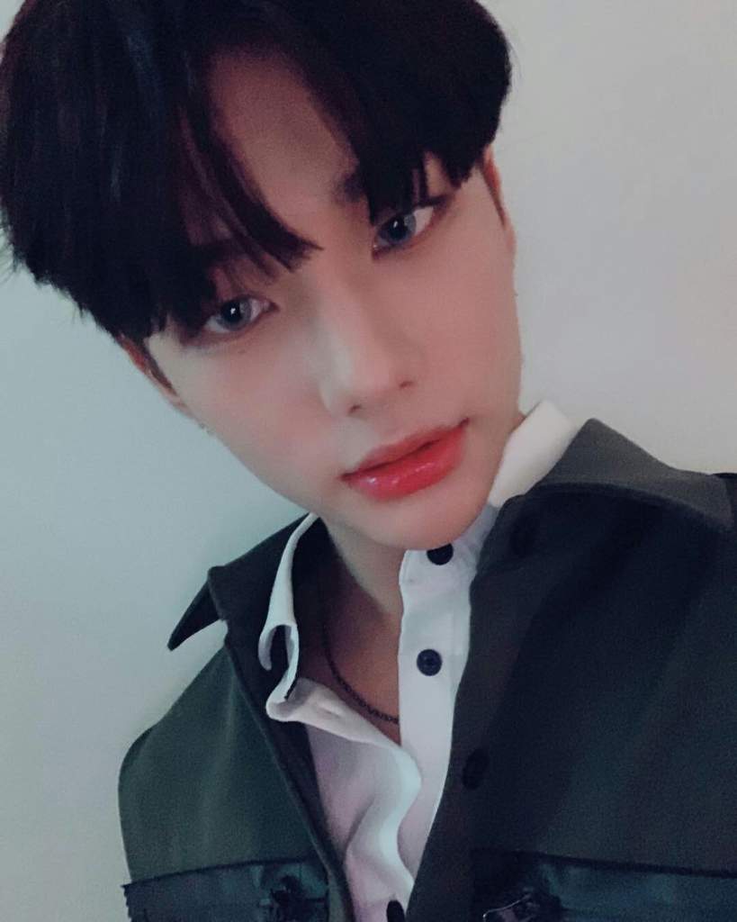 Hyunjin Instagram Update [181118] | Stray Kids Amino