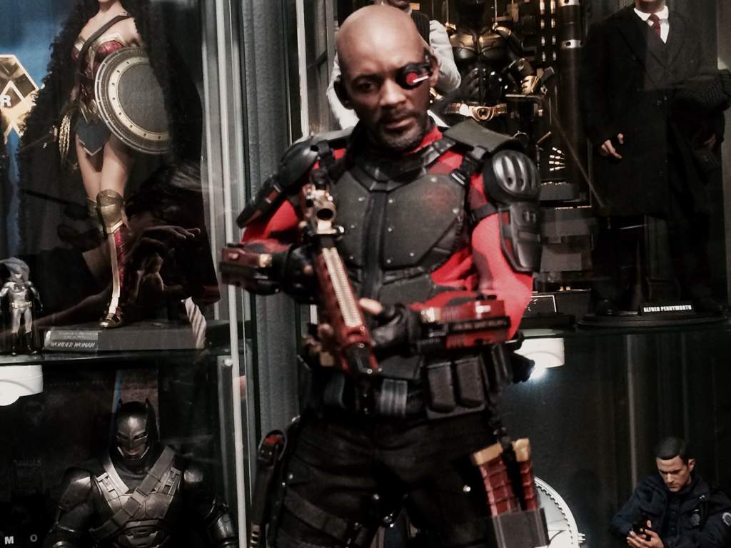 hot toys suicide squad deadshot