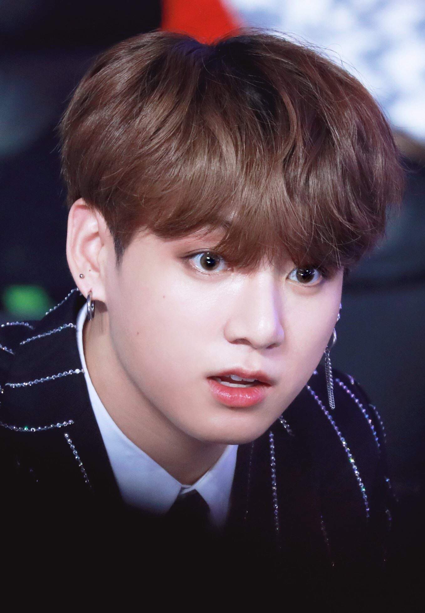 WHY JUNGKOOK IS SO HANDSOME?!?!😳😱 | ARMY's Amino