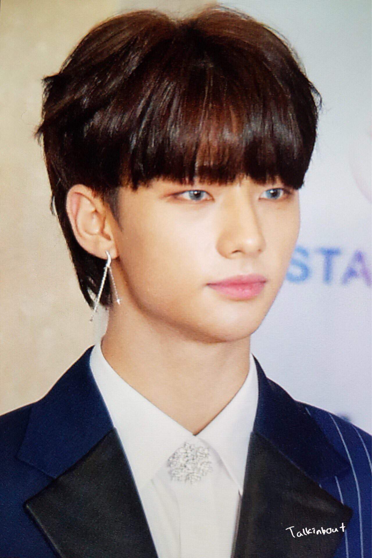 Hyunjin red carpet AAA | •Stray Kids• Amino