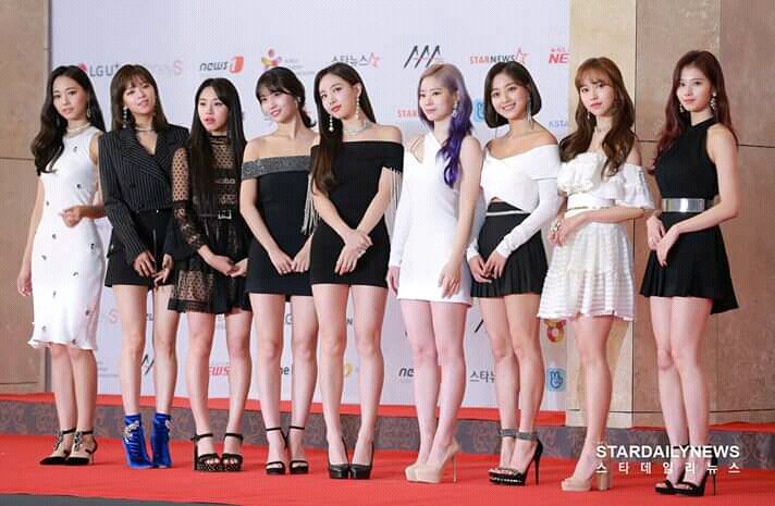 TWICE - Asian Artist Awards 2018 Red Carpet | Twice (트와이스)ㅤ Amino