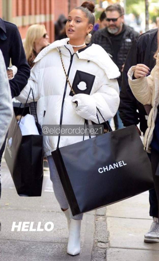 ariana grande chanel bolsa