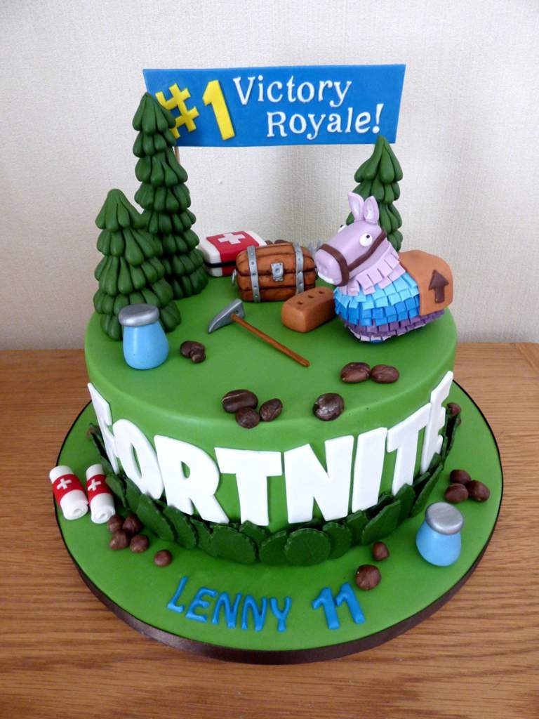 Victory Royale Fortnite Cake Fortnite Free Roam