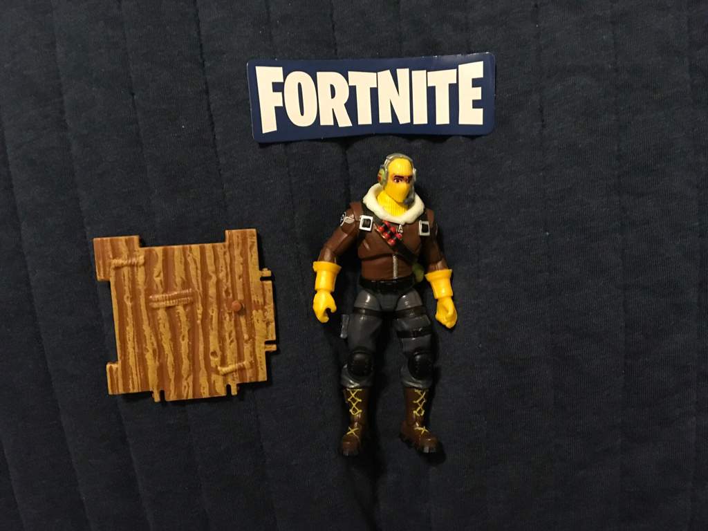 lost the ax i will edit the post when i find it and put in on the pic - fortnite gold scar toy