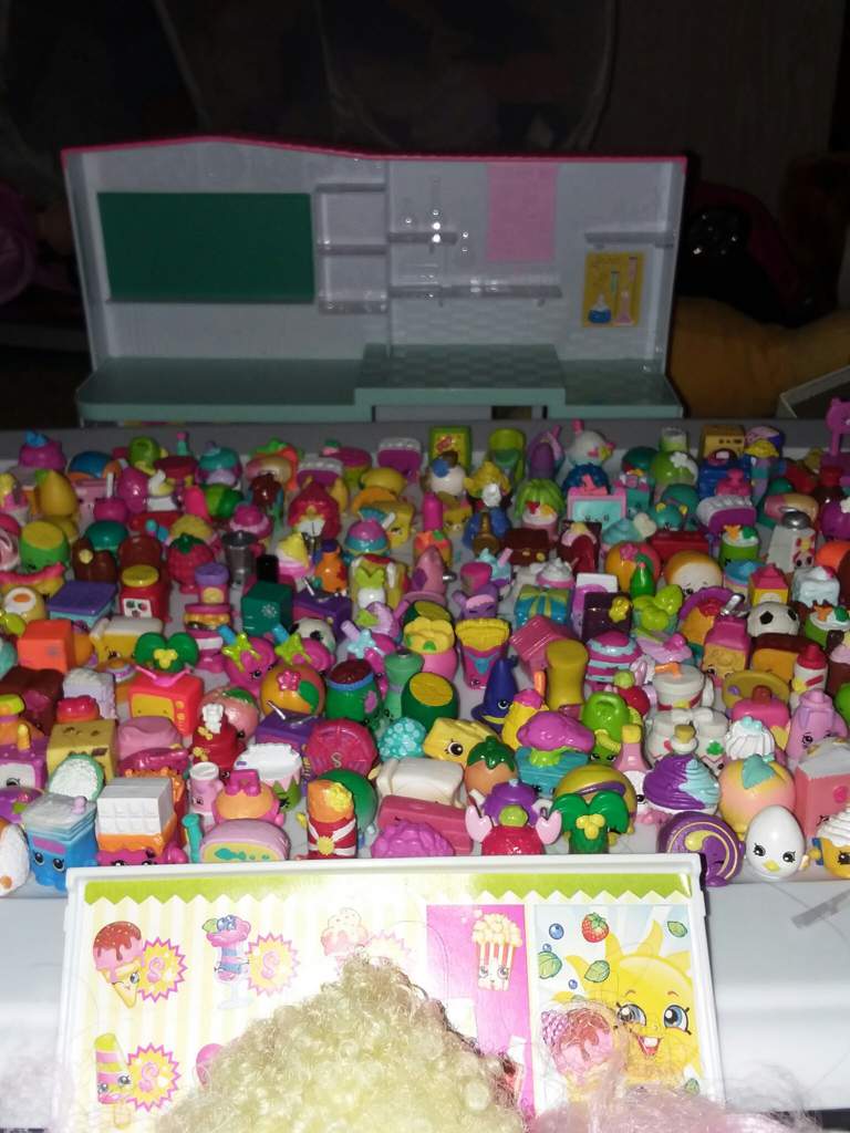 200 shopkins