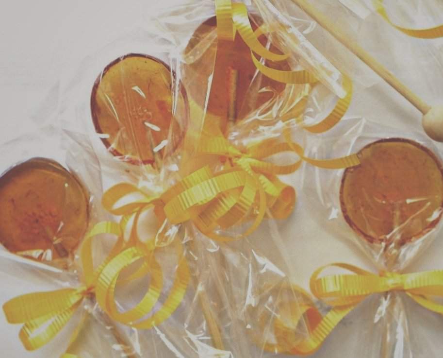  :honey_pot: Как сделать леденцы из мёда? :honey_pot: -[C]──────⌬────── [C] [IC]Привет, гурман. Хочешь приготовить что-то лёгкое и полезное? Мёд в л