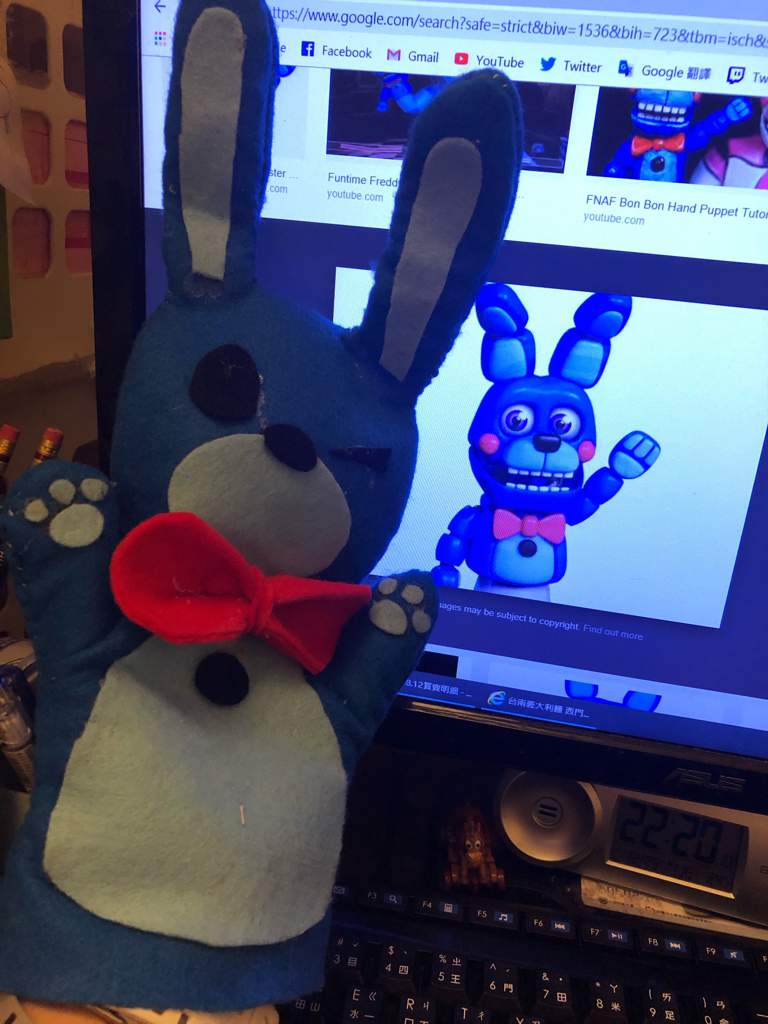 THE BONBON HAND PUPPET! Five Nights At Freddy's Amino