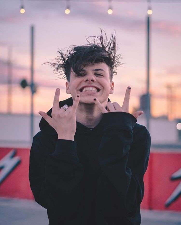 Pictures yungblud Listen: Yungblud