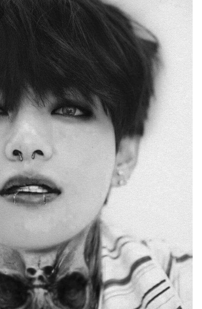 Taehyung with tattoos[8 photos] ARMY's Amino