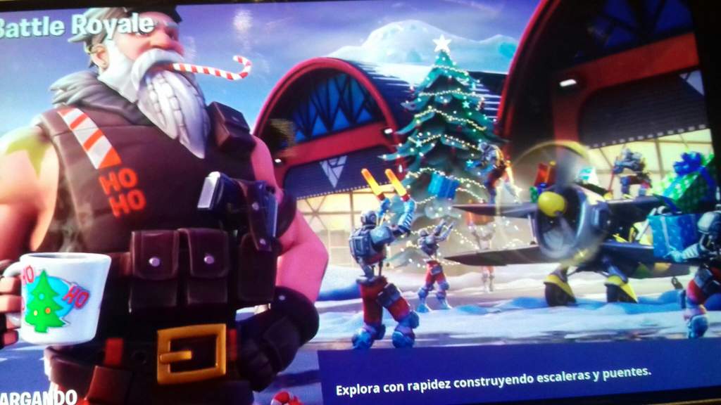 en esta podemos ver a el general invierno tomando una taza de cafe en aedronomo artico al fondo podemos ver a c e r t e r os trabajando en un avion - todas las pantallas de carga de fortnite temporada 4