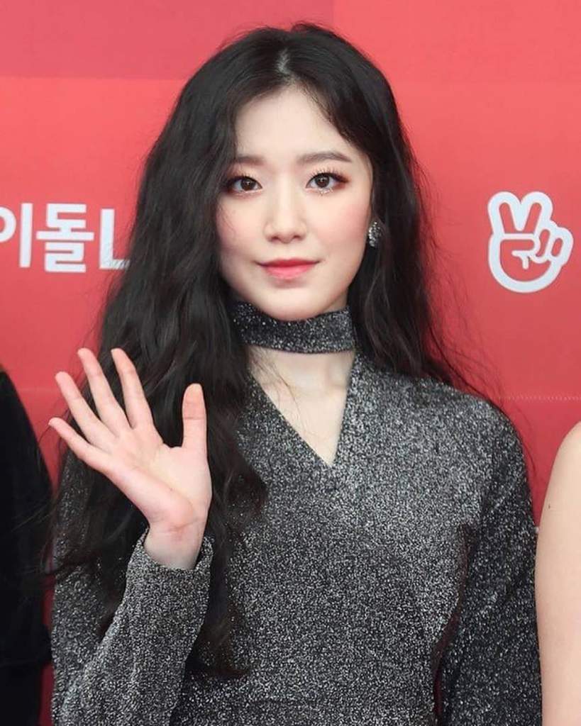 🗨; (G)IDLE RED carpet | Minnie Amino