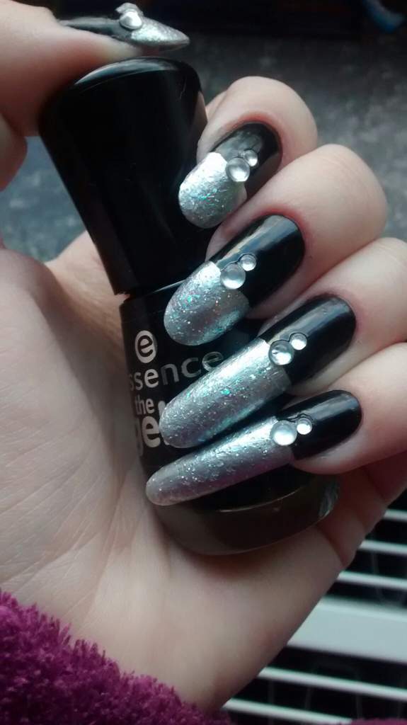 Black And Silver Nail Art Amino