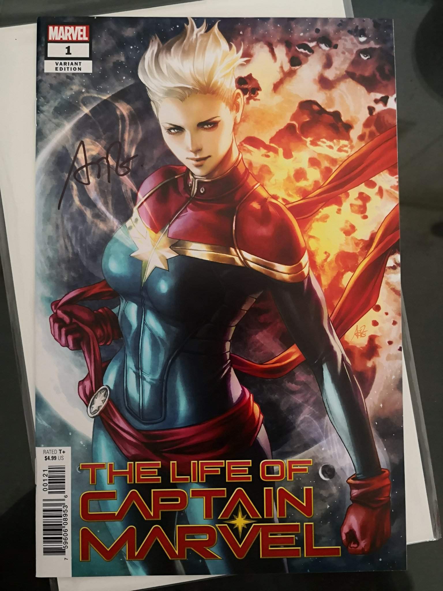 The Life and Death oF Captain Marvel#1 signed by Artgerm | Comics Amino