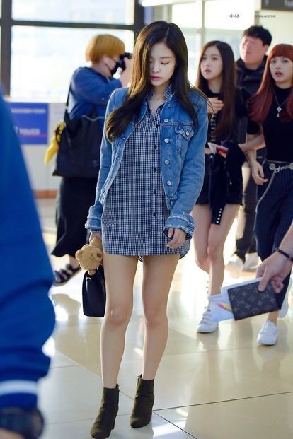 BLACKPINK~JENNIE Airport Fashion ❤️ | KPop Style Amino