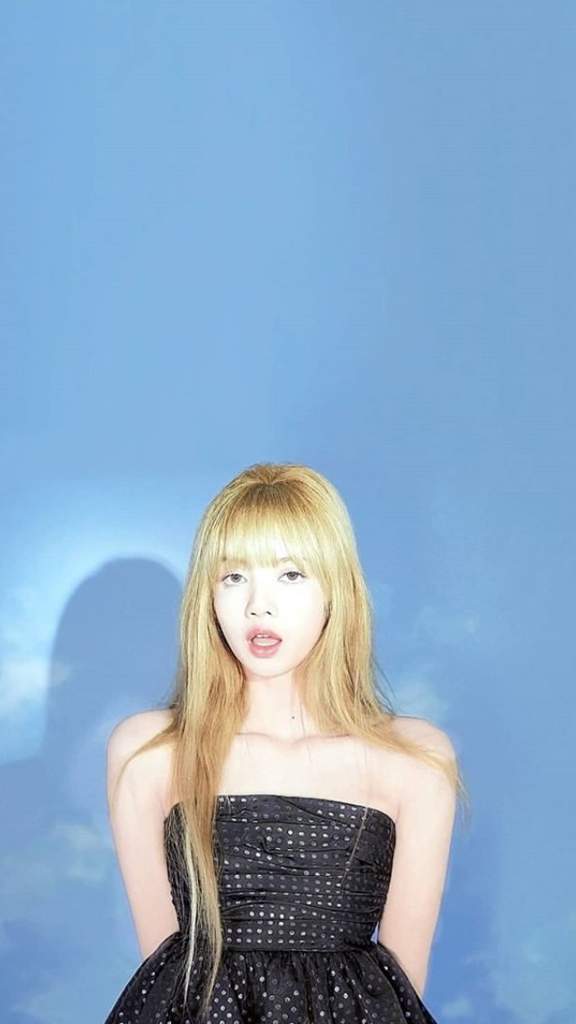 Lisa Modeling For DAZED | Blackpink - 블랙핑크 Amino