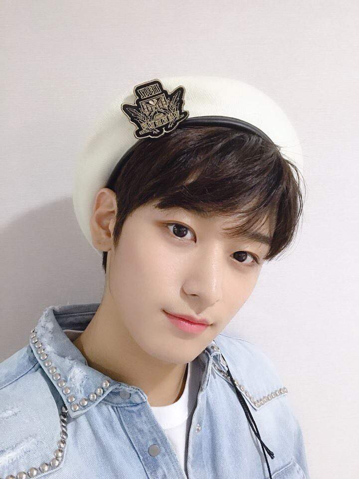 10 Juyeon Selca that we all need! You’re welcome😉 | THE BOYZ AMINO Amino