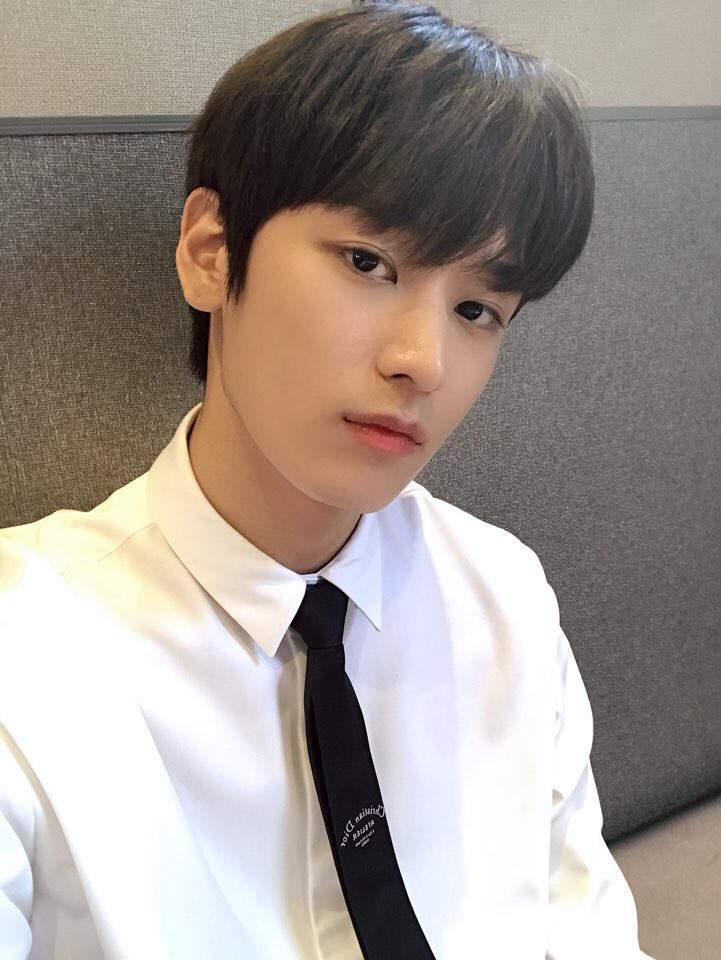 10 Juyeon Selca that we all need! You’re welcome😉 | THE BOYZ AMINO Amino