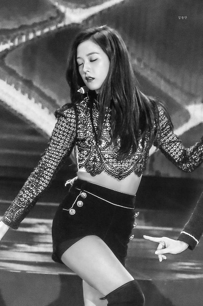 Fierce on Fierce 🔥 that abs tho! 🤤 | Kim Jisoo Amino