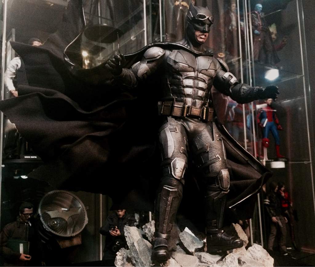 Hot Toys Tactical Batsuit Batman Figure w/ Custom Wired Cape | Toys Amino