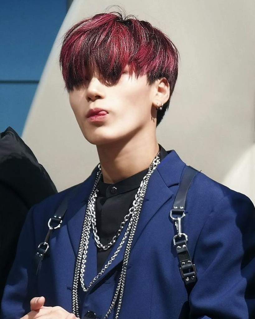 San has been owning this hair color💯😍 | ATEEZ 에이티즈 AMINO Amino