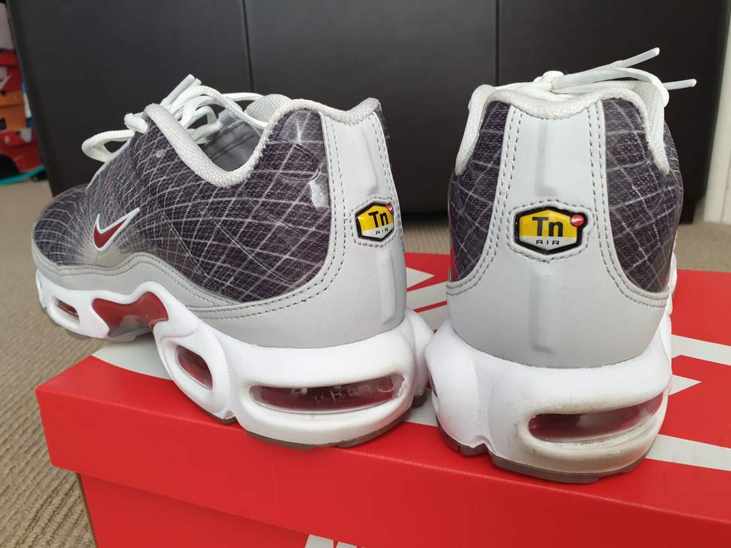 nike air max plus og grid