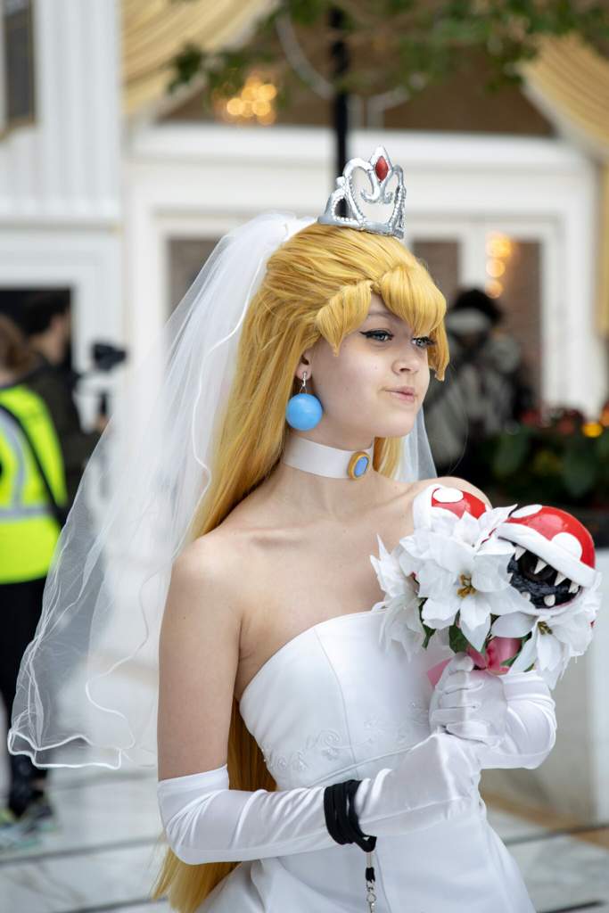 princess-peach-wedding-cosplay