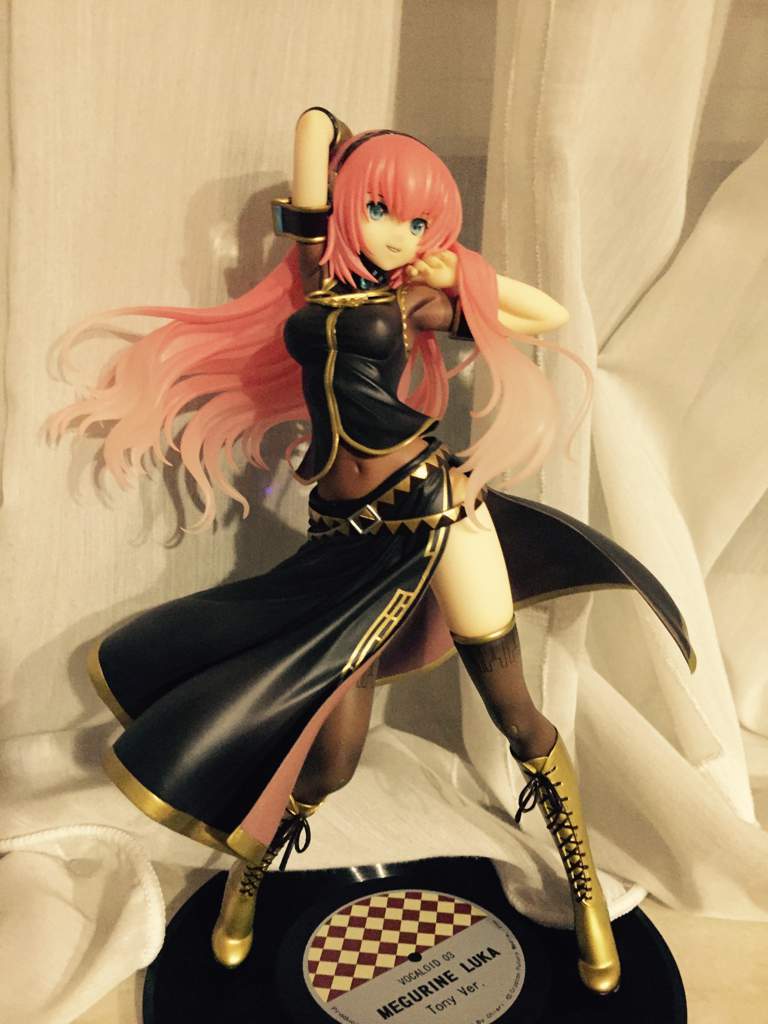 megurine luka v4x figure