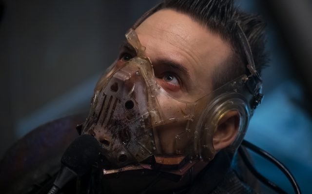 Bane se levanta y le rompe la espalda de Alfred | •Gotham Amino• Amino