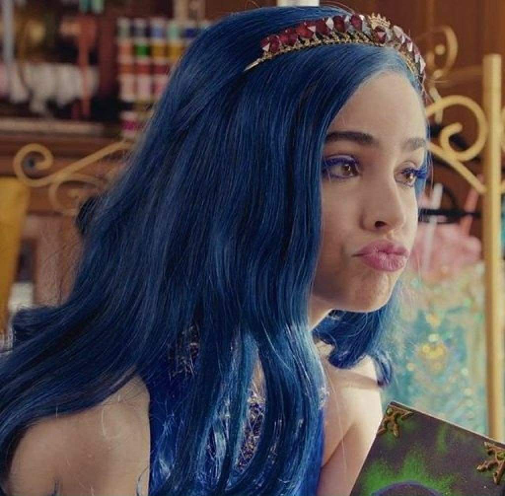 Принцесса с голубыми волосами